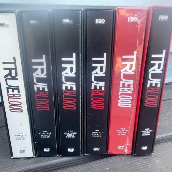 True Blood 6 seasons dvd, season 5 never been opened - Picture 2 of 3